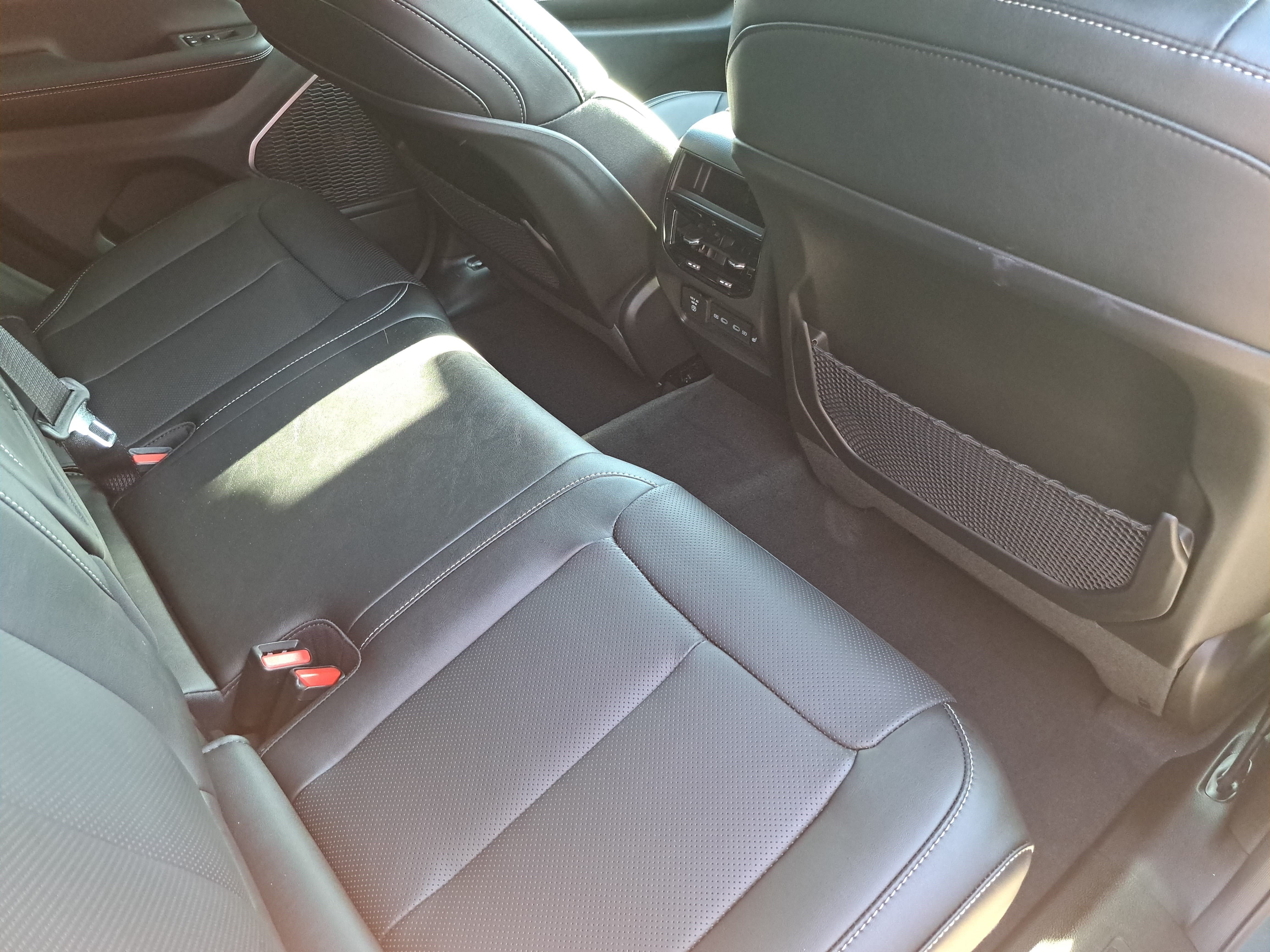 New 2026 Jeep Grand Cherokee Limited AWD/4WD image 11