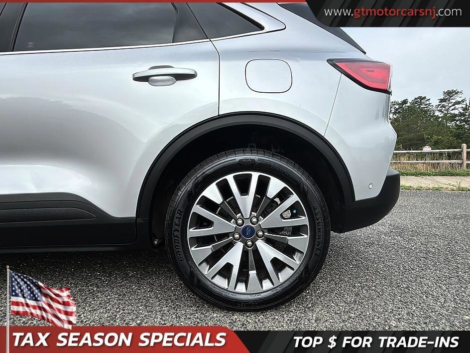 Used 2020 Ford Escape Titanium AWD/4WD image 16