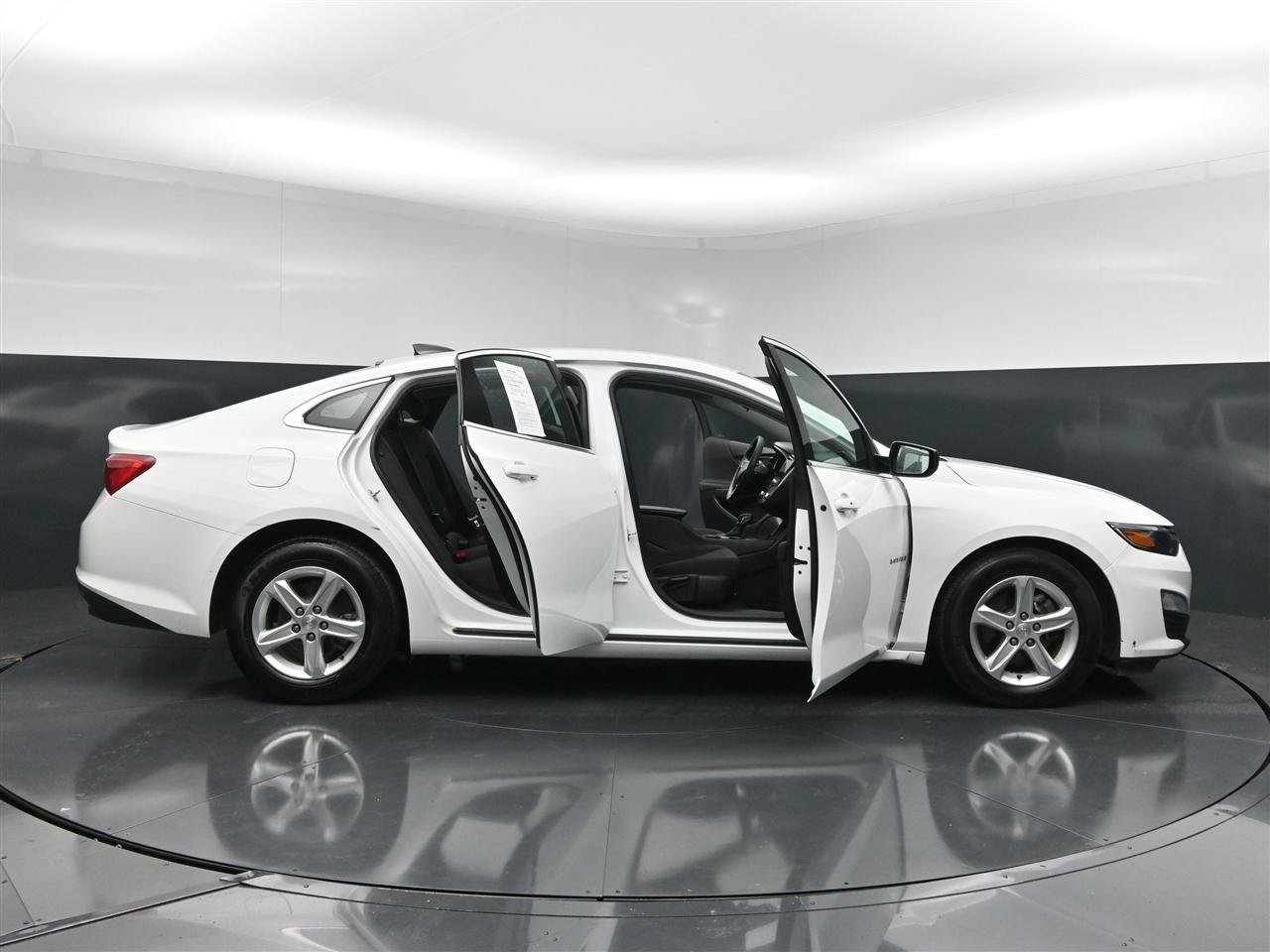 Used 2023 Chevrolet Malibu LS FWD image 31