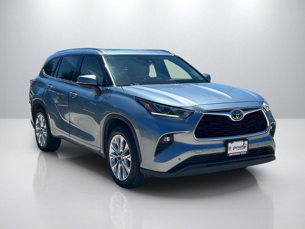 Used 2021 Toyota Highlander Limited FWD image 3