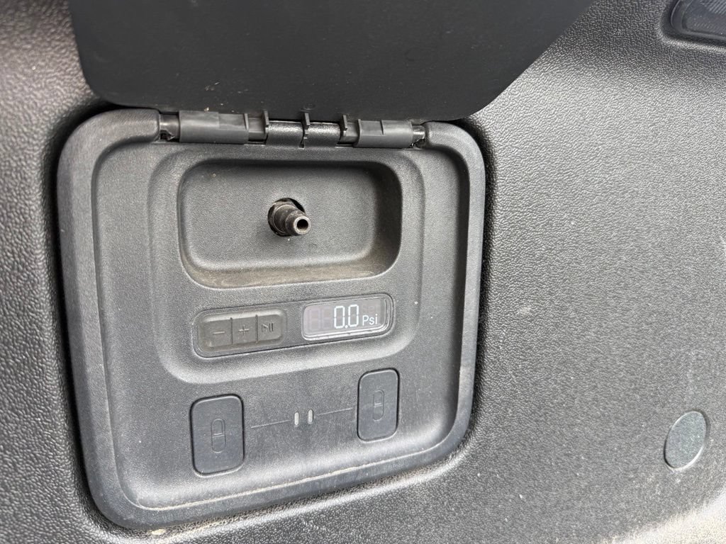 Used 2022 Rivian R1T Adventure AWD/4WD image 21