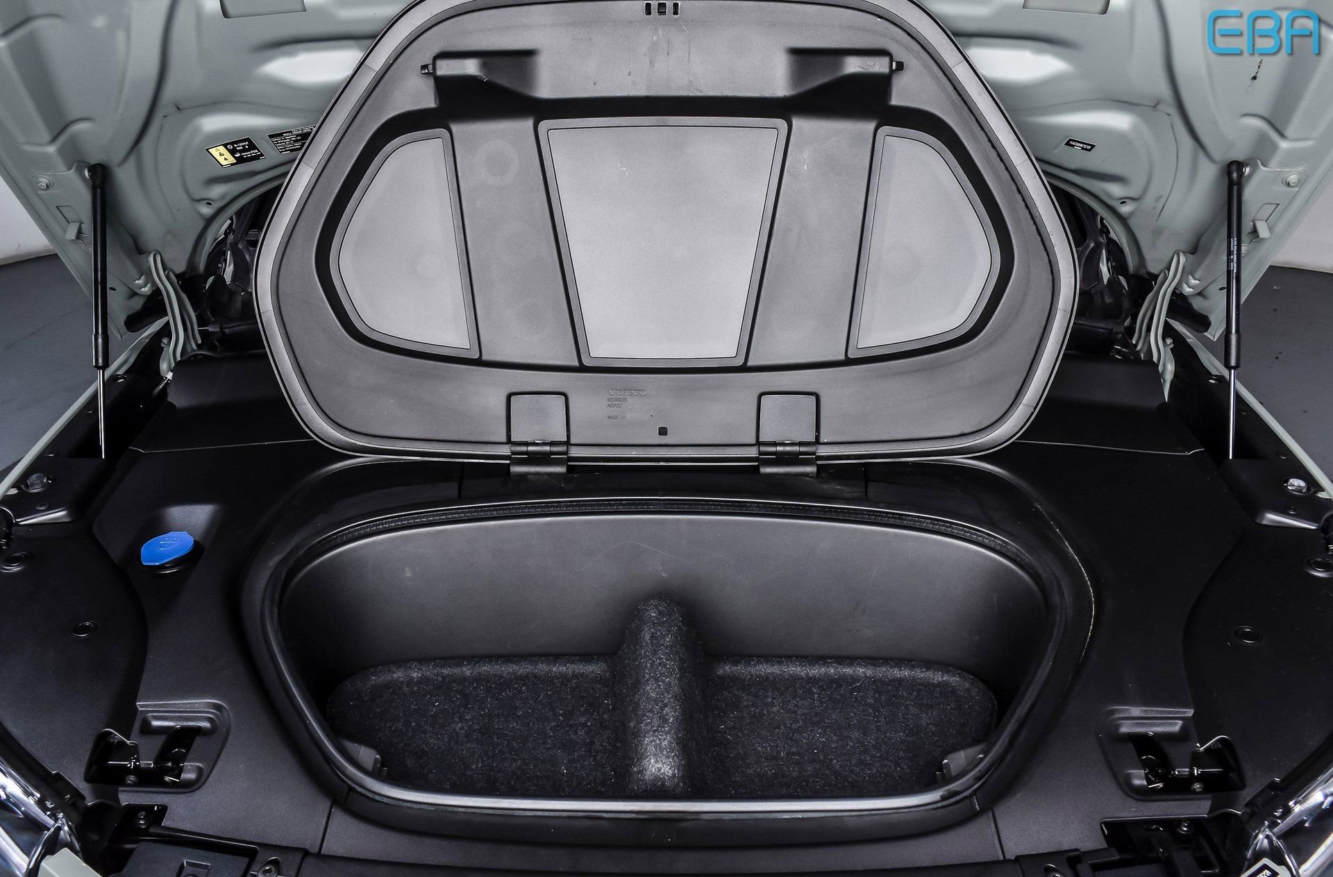 Used 2022 Volvo XC40 P8 Recharge Ultimate image 11