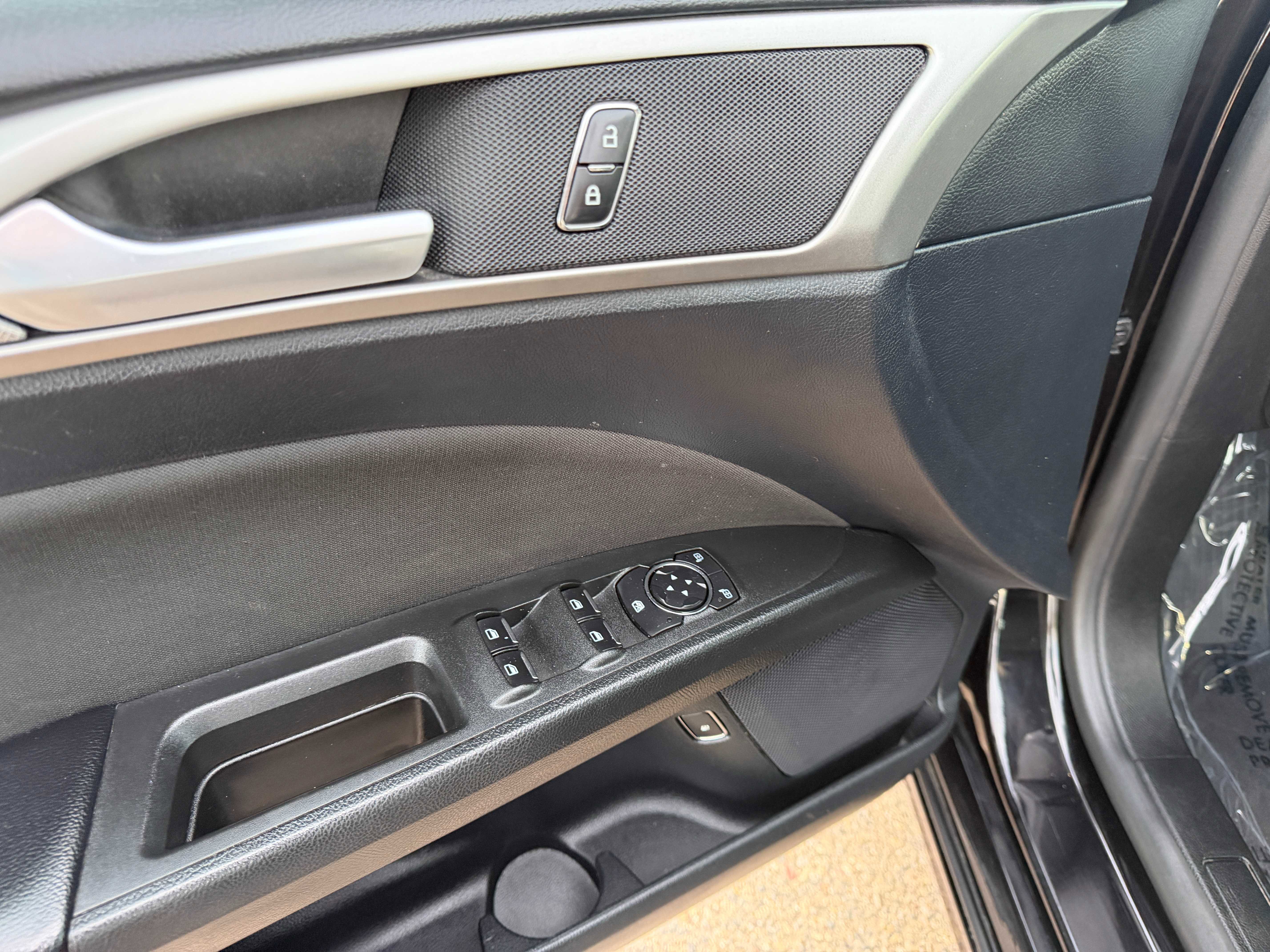 Used 2019 Ford Fusion SE FWD image 20