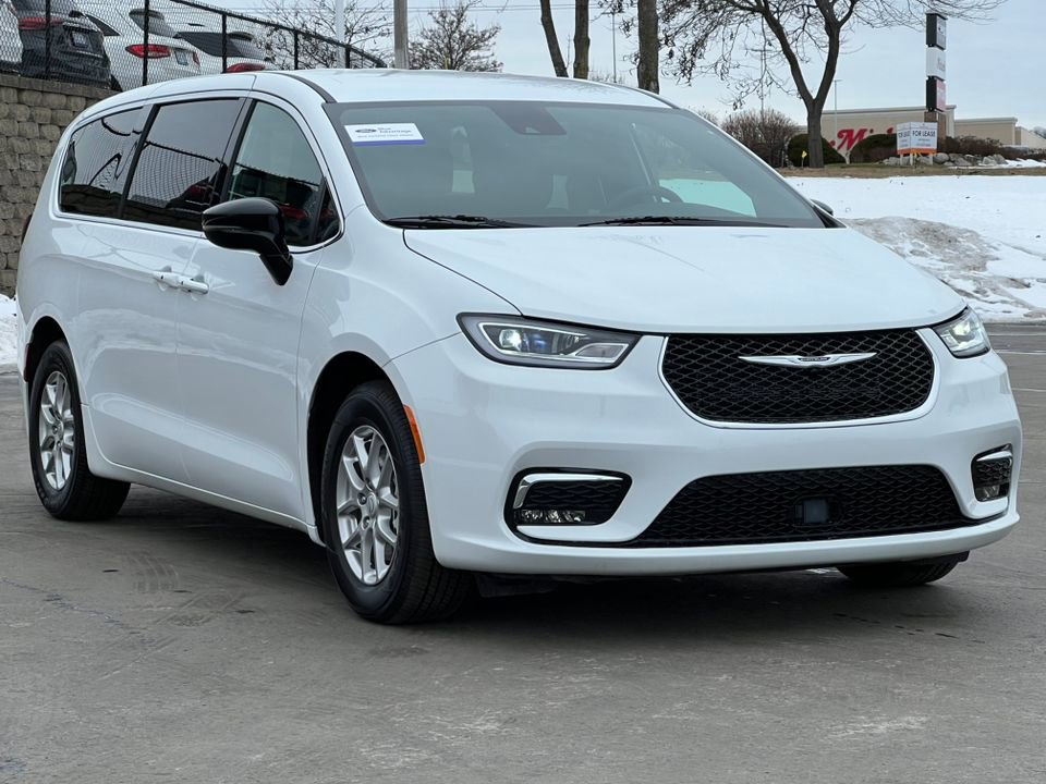 Used 2026 Chrysler Pacifica Select image 38