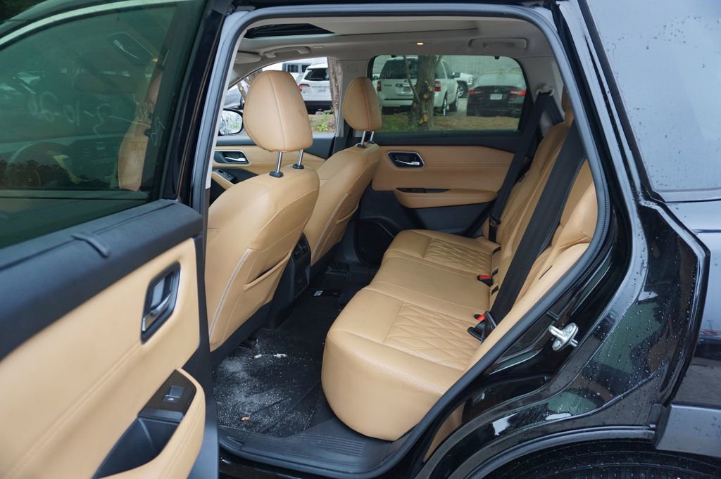 Used 2023 Nissan Rogue Platinum image 14