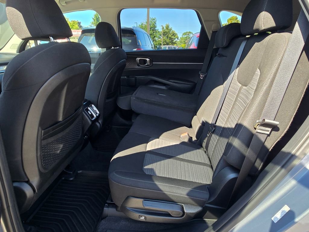 Used 2023 Kia Sorento LX image 25