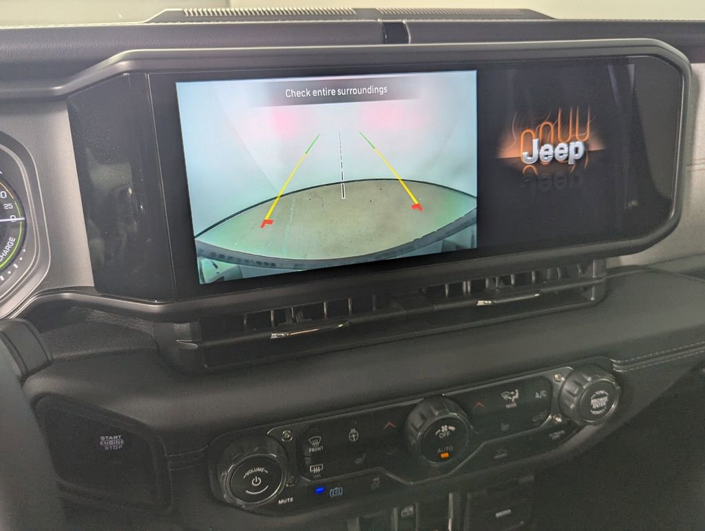 Used 2025 Jeep Wrangler Unlimited Sahara AWD/4WD image 22
