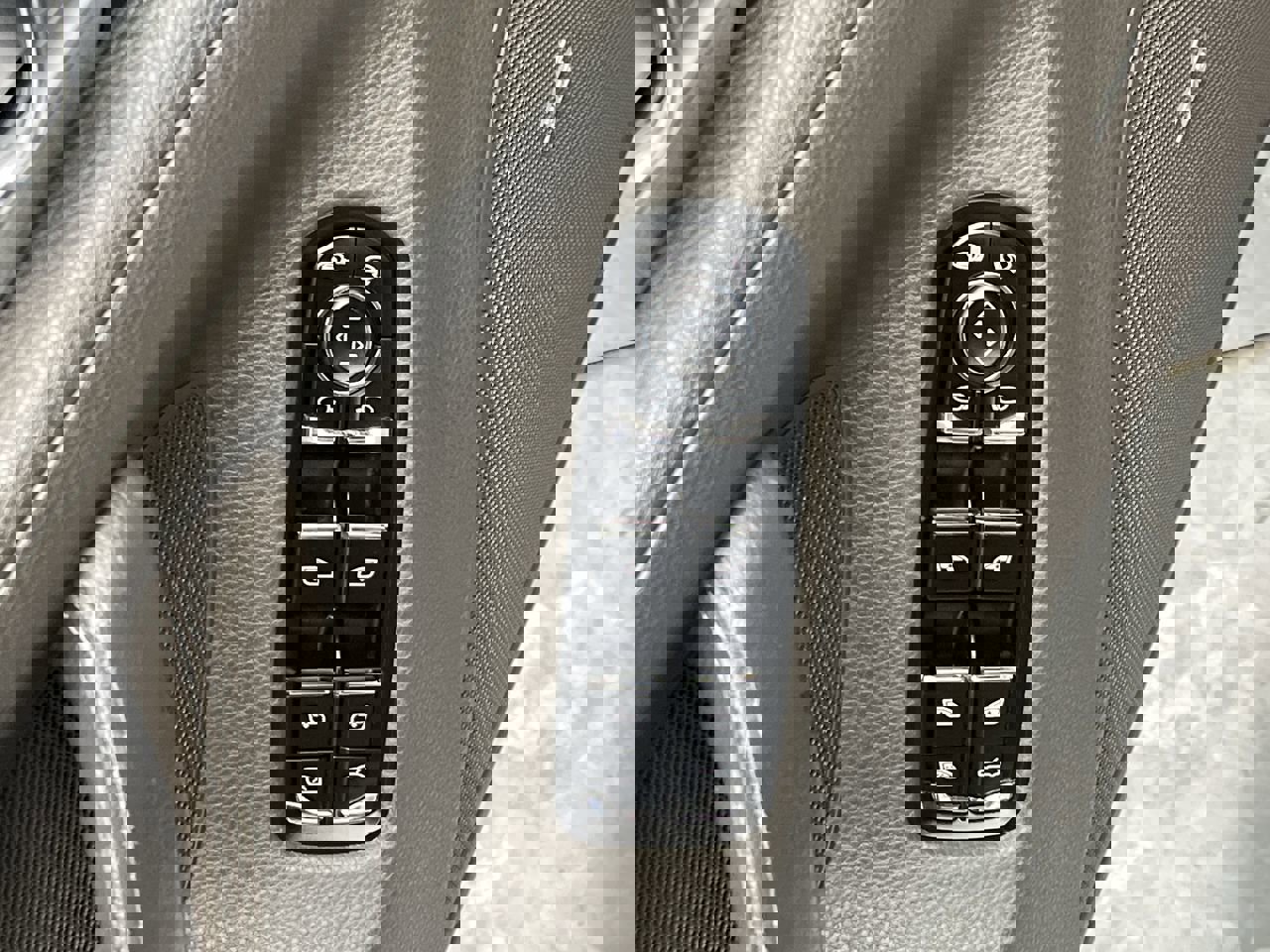 Used 2016 Porsche Panamera 4 Edition image 9