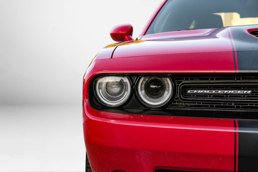 Used 2015 Dodge Challenger SRT w/ Technology Group image 44