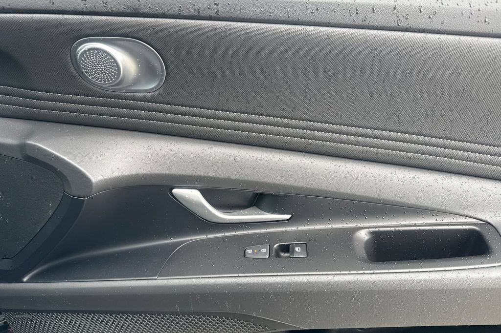 New 2026 Hyundai Elantra Limited FWD image 17