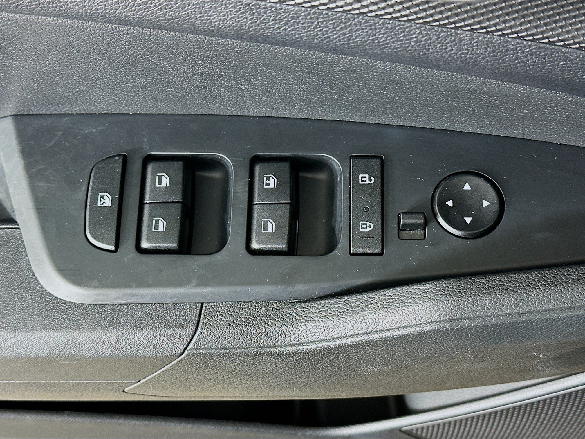 Used 2025 Kia Sportage LX FWD image 15