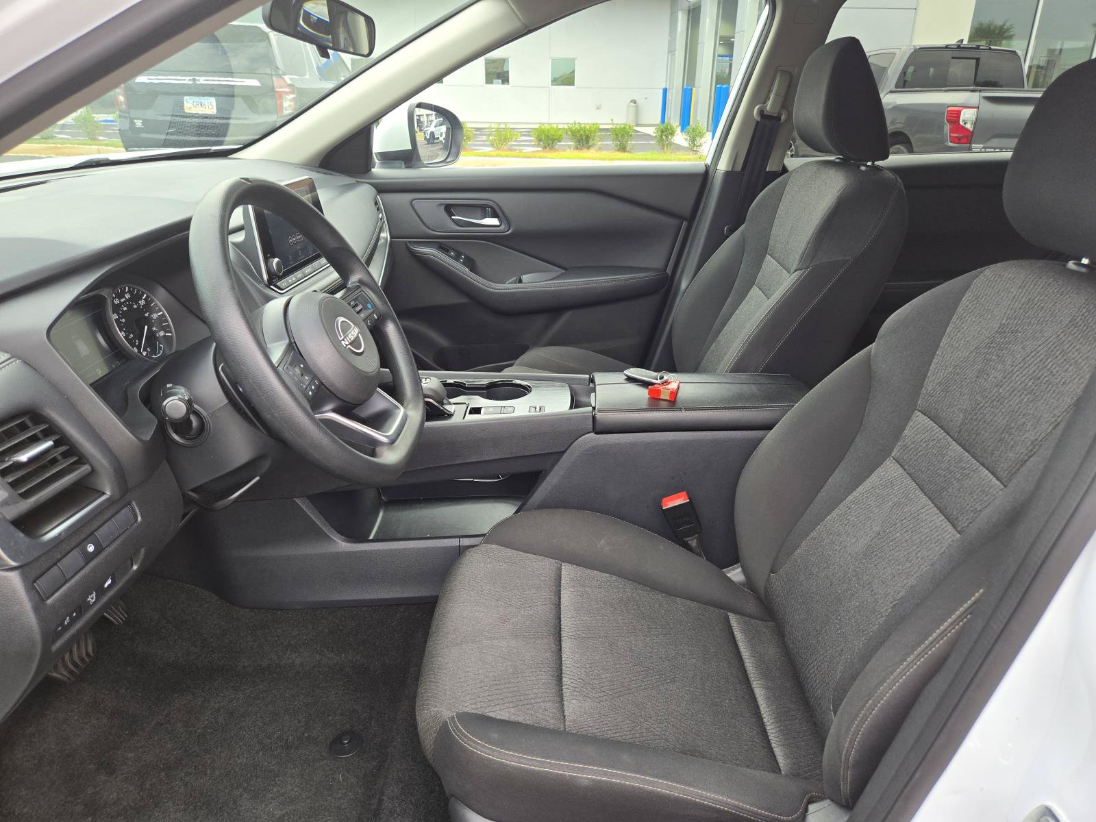 Used 2024 Nissan Rogue SV FWD image 18
