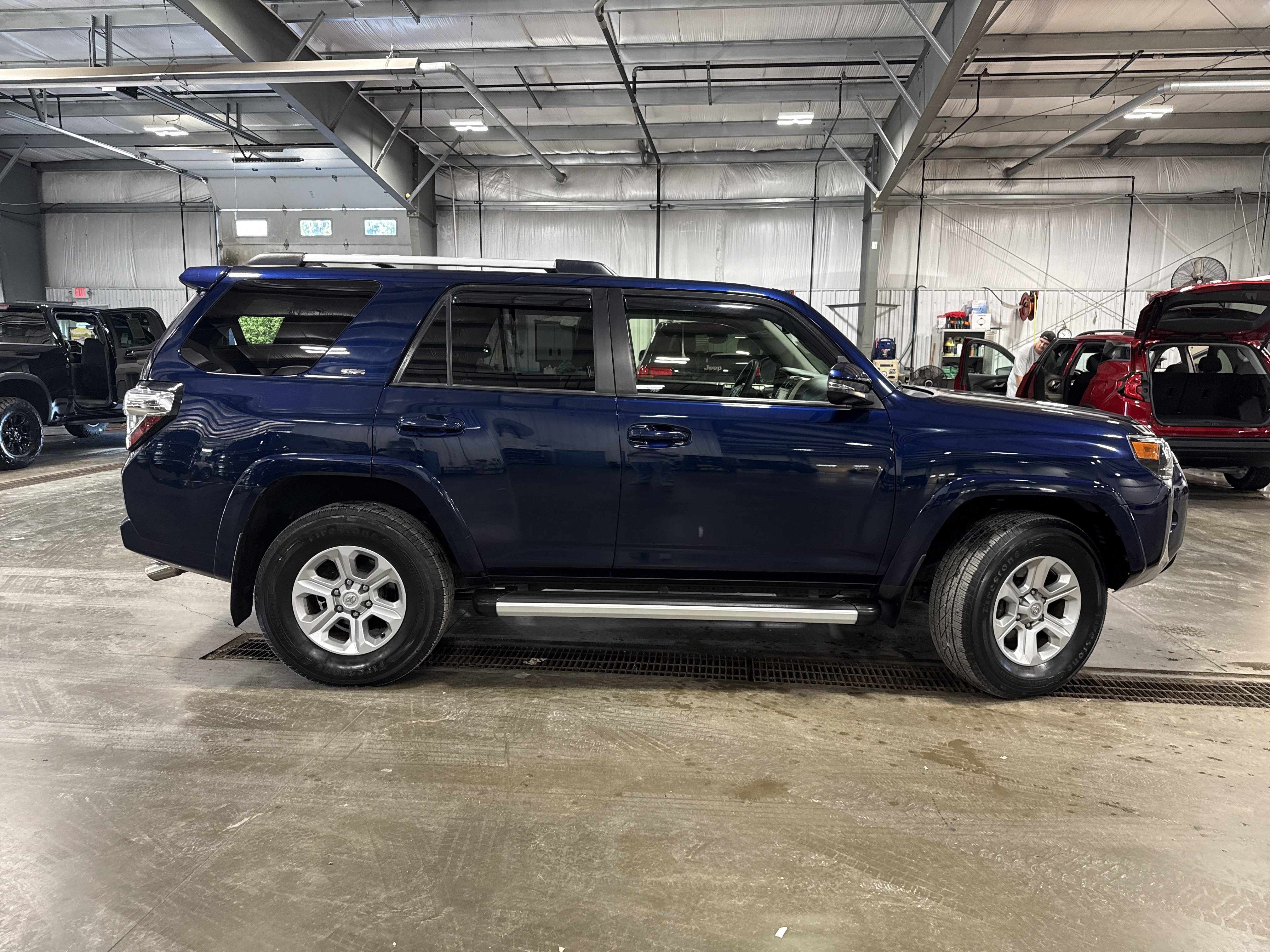 Used 2020 Toyota 4Runner SR5 Premium w/ Moonroof Package AWD/4WD image 2