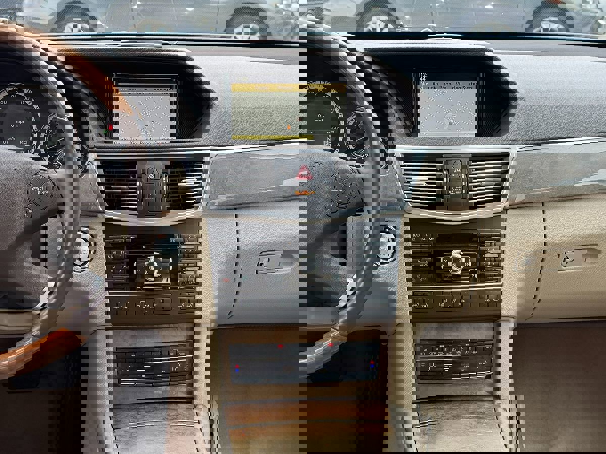 Used 2011 Mercedes-Benz E 550 Sedan image 28