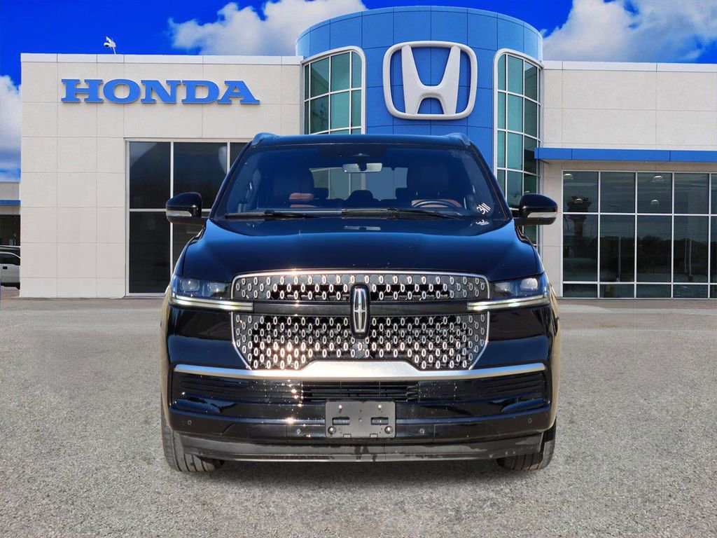 Used 2025 Lincoln Navigator Reserve image 8