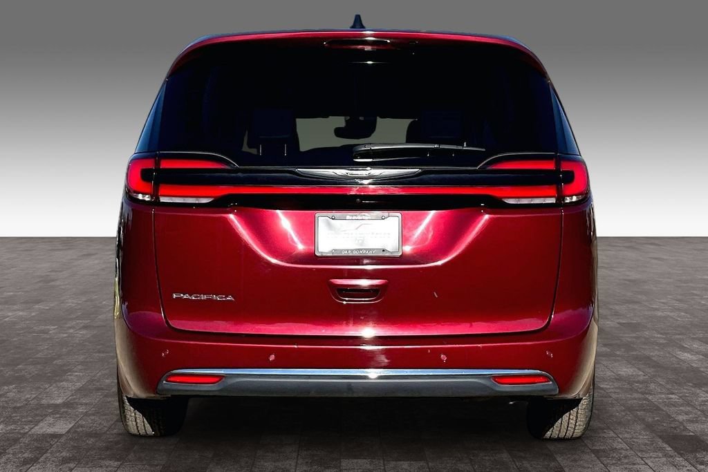 Used 2023 Chrysler Pacifica Touring-L FWD image 6