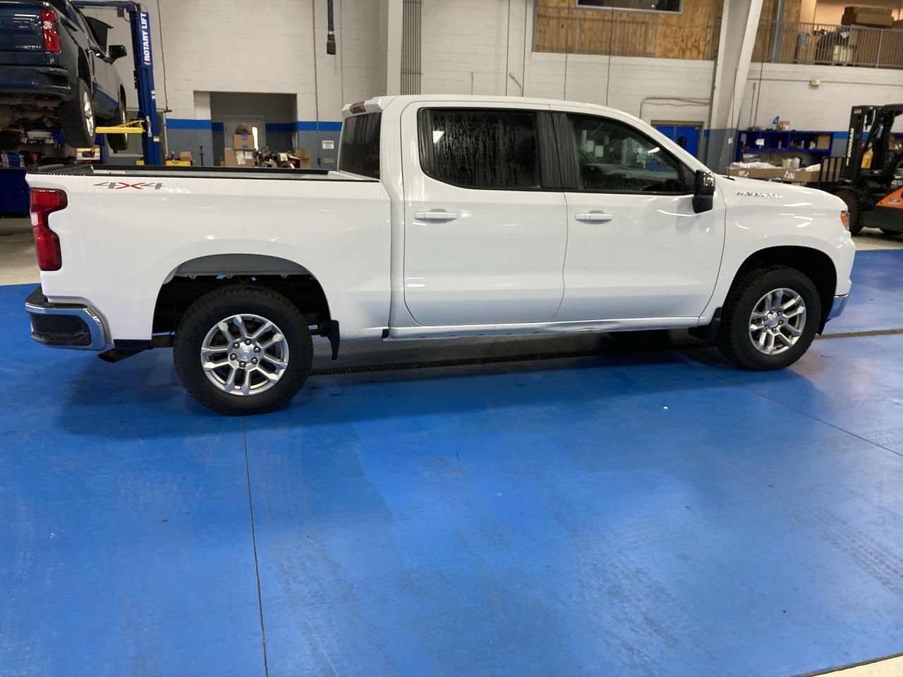 Used 2023 Chevrolet Silverado 1500 LT AWD/4WD image 8