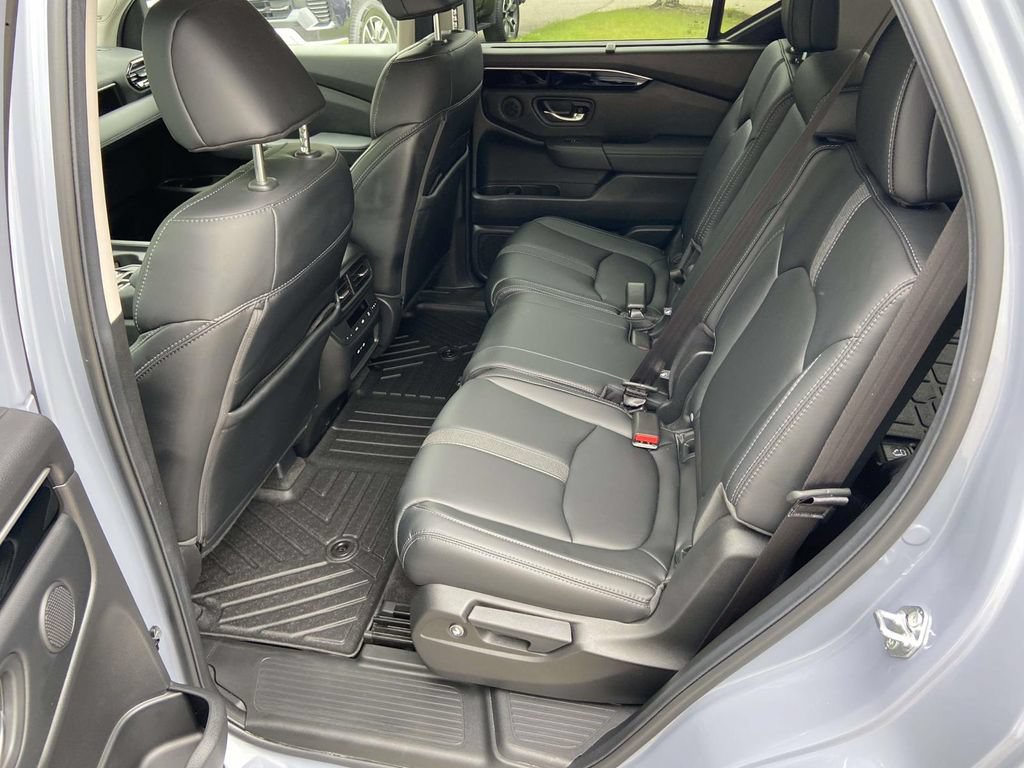 Used 2025 Honda Pilot Touring image 20