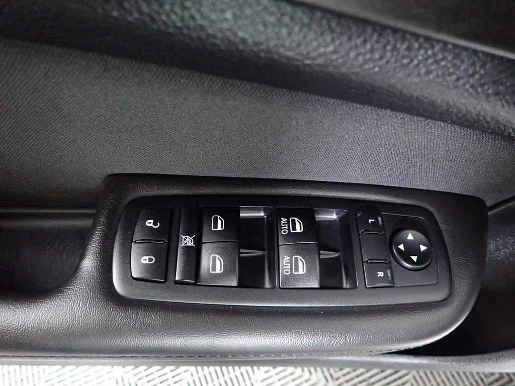 Used 2015 Chrysler 200 Limited w/ Convenience Group FWD image 24