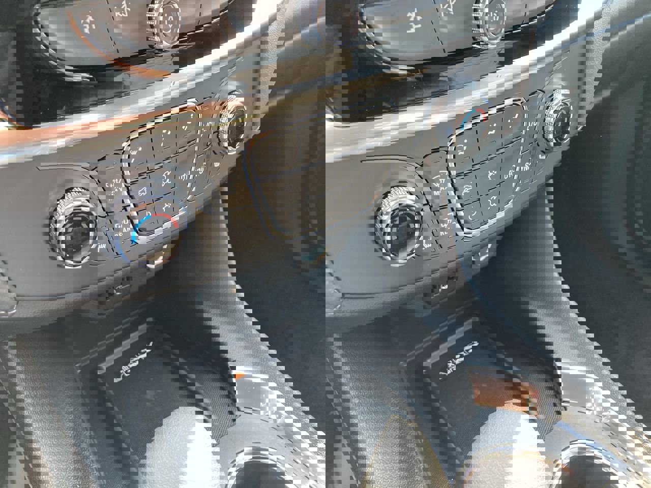 Used 2023 Chevrolet Traverse LT image 28