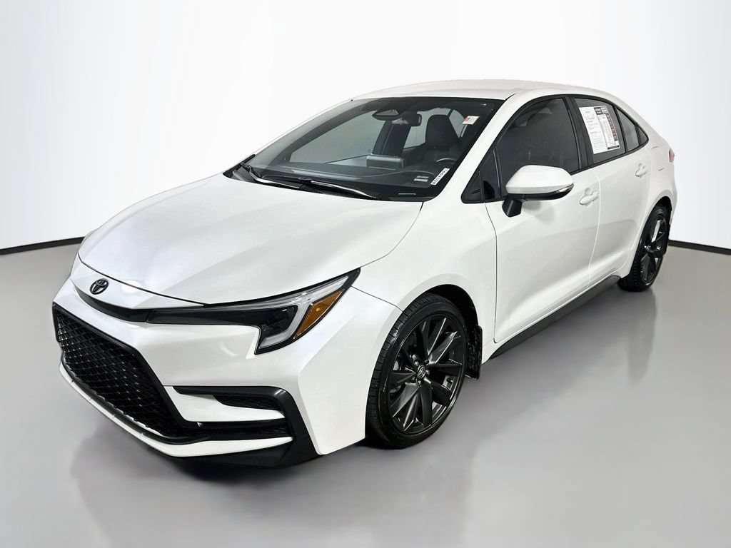 Used 2025 Toyota Corolla SE FWD image 3