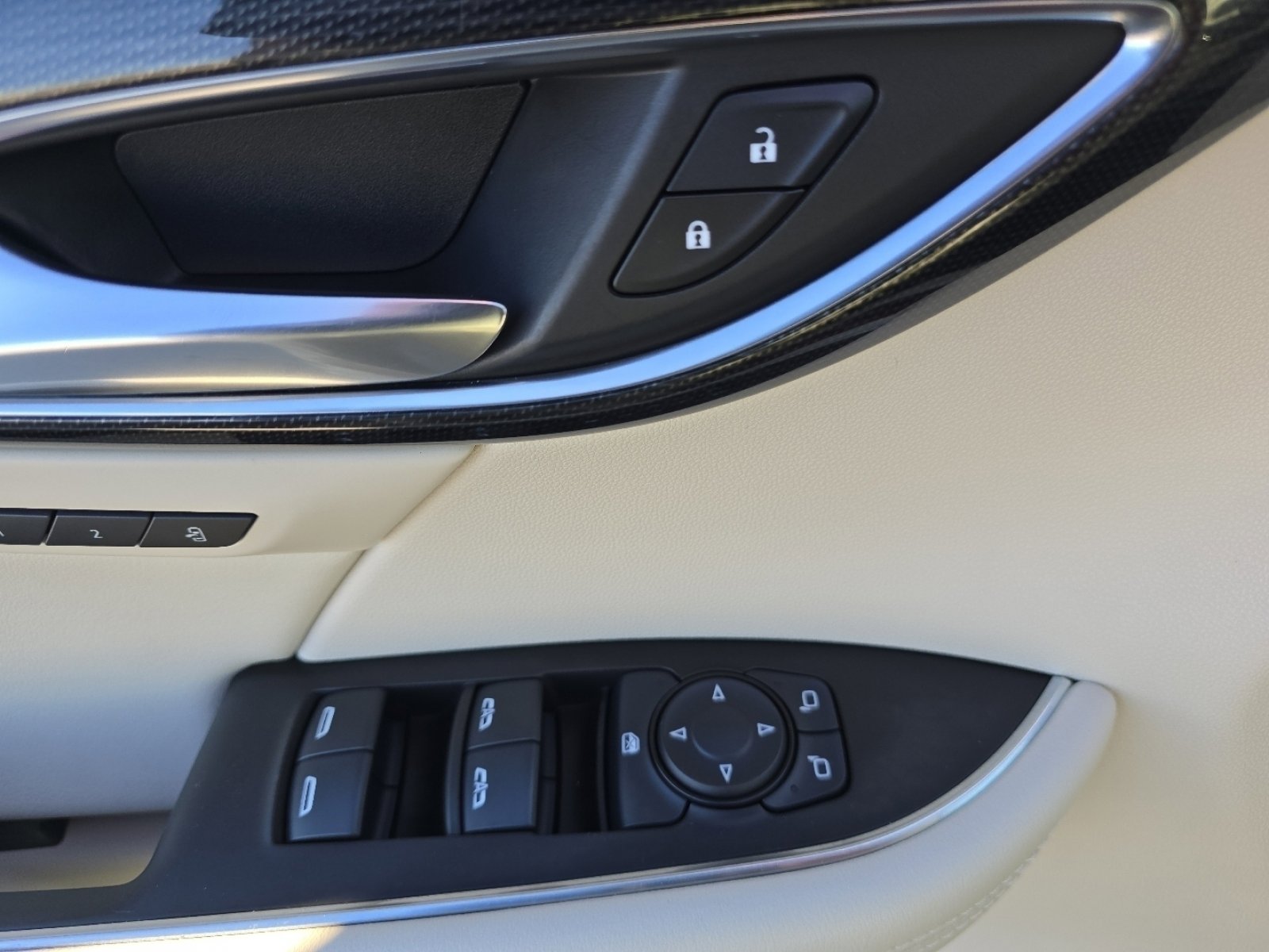 Used 2021 Buick Envision Essence image 31