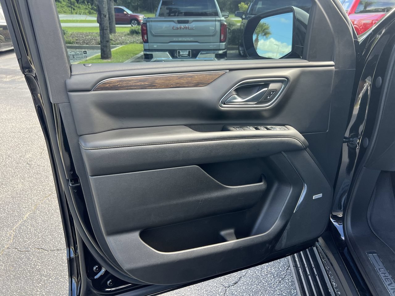 Used 2023 Chevrolet Tahoe Premier AWD/4WD image 14