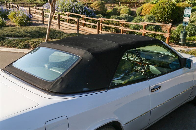 Used 1995 Mercedes-Benz E 320 Convertible image 38