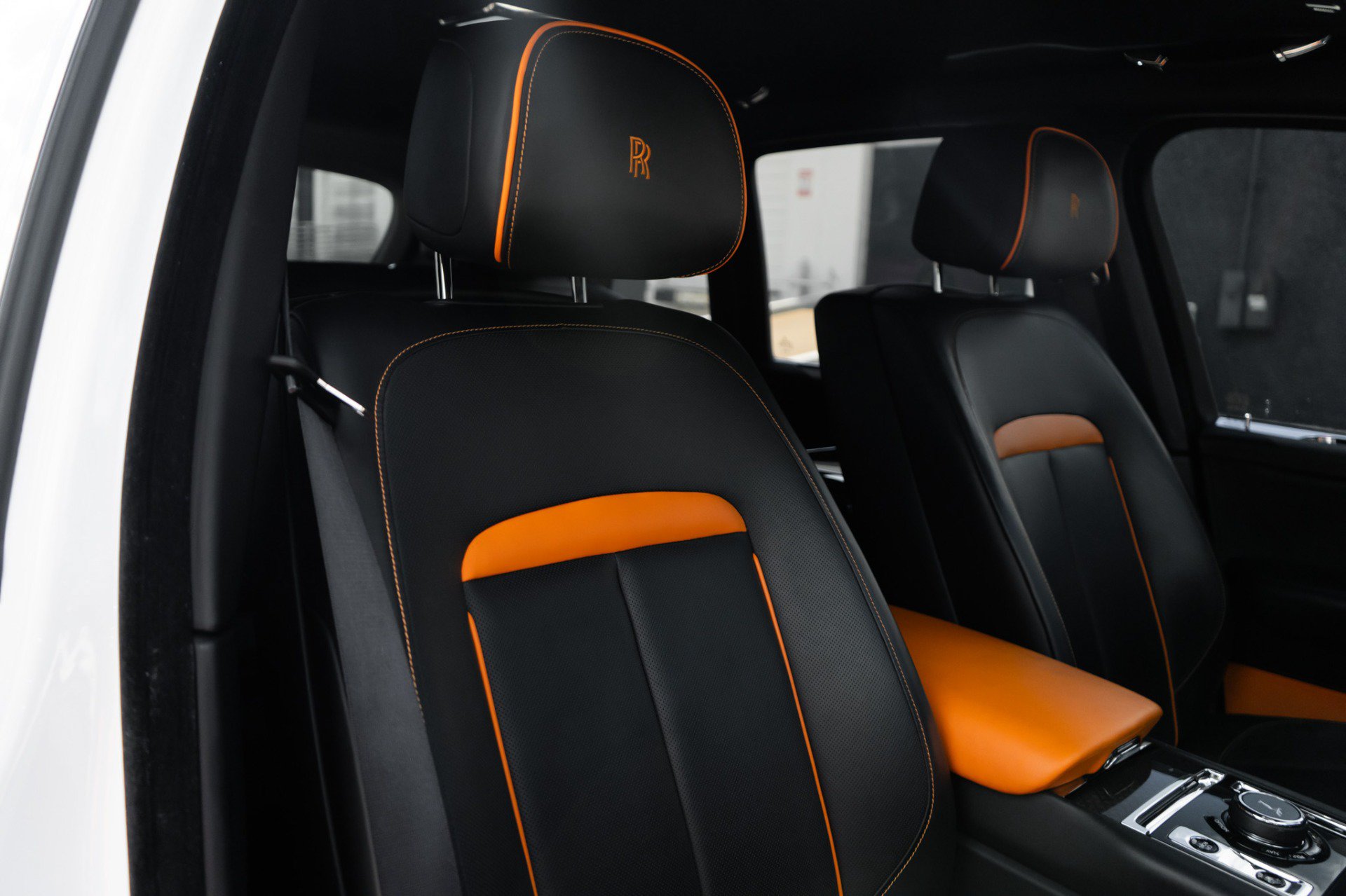 Used 2022 Rolls-Royce Cullinan Black Badge w/ Dark Exterior Package AWD/4WD image 26
