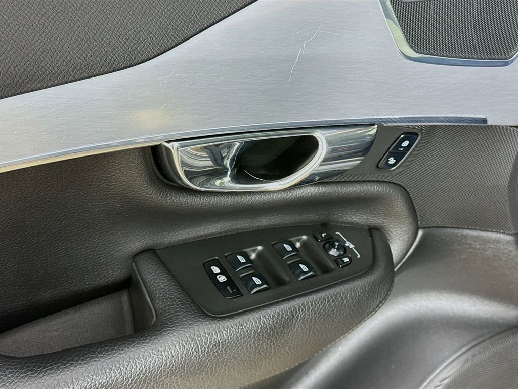 Used 2016 Volvo XC90 T6 Momentum w/ Vision Package AWD/4WD image 20