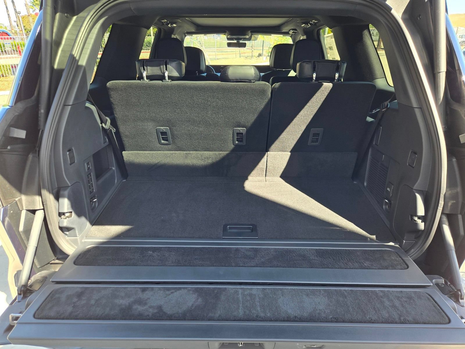 New 2027 Lincoln Navigator Reserve w/ Jet Appearance Package AWD/4WD image 15