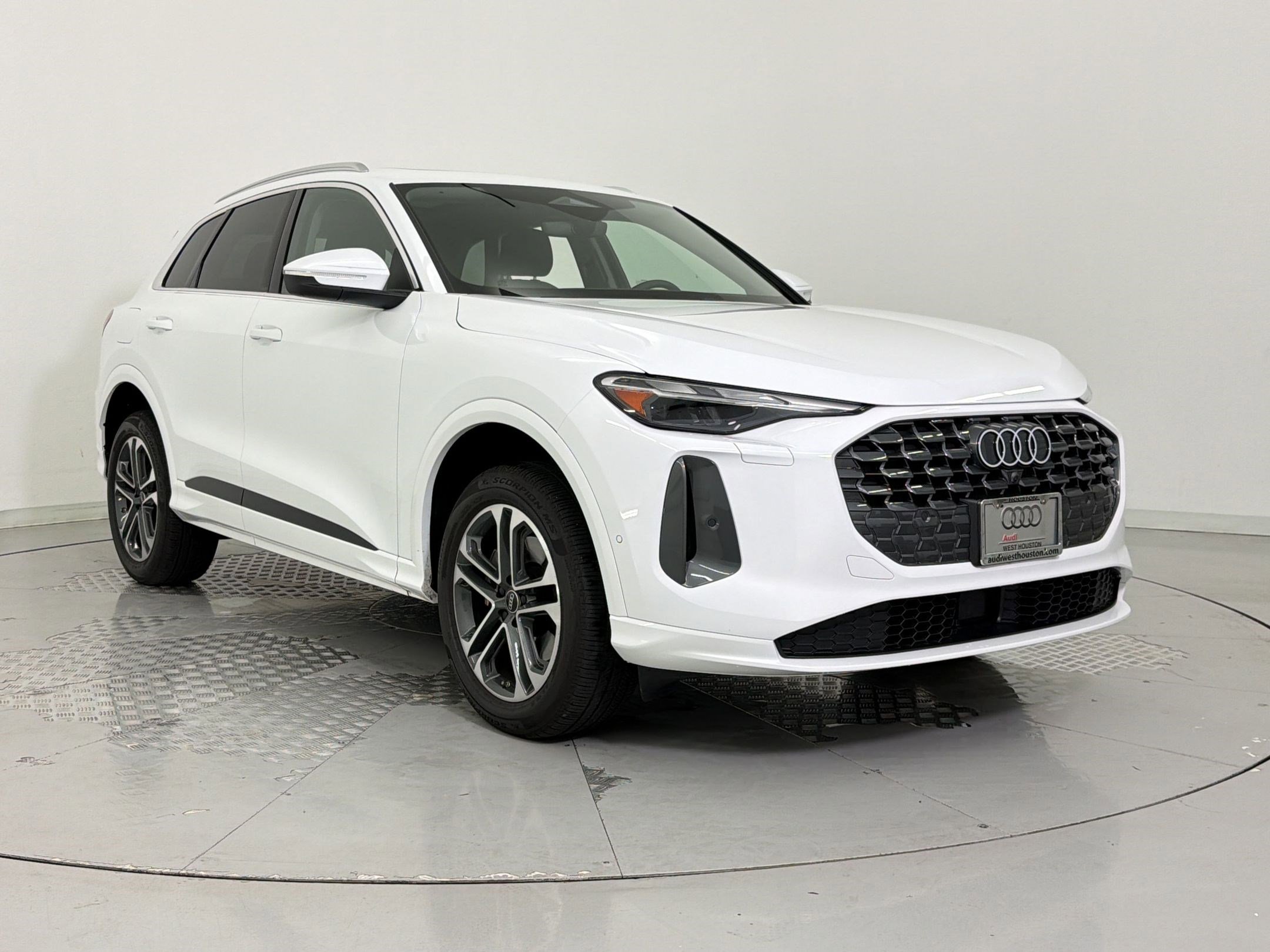 Certified 2025 Audi Q5 Premium w/ Convenience Package AWD/4WD image 6