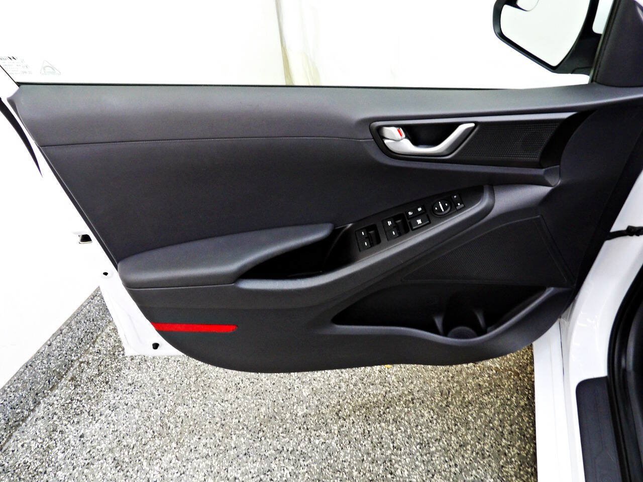Used 2019 Hyundai Ioniq Blue FWD image 7
