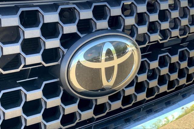 Certified 2018 Toyota Tundra SR5 w/ TRD Off Road Package AWD/4WD image 29