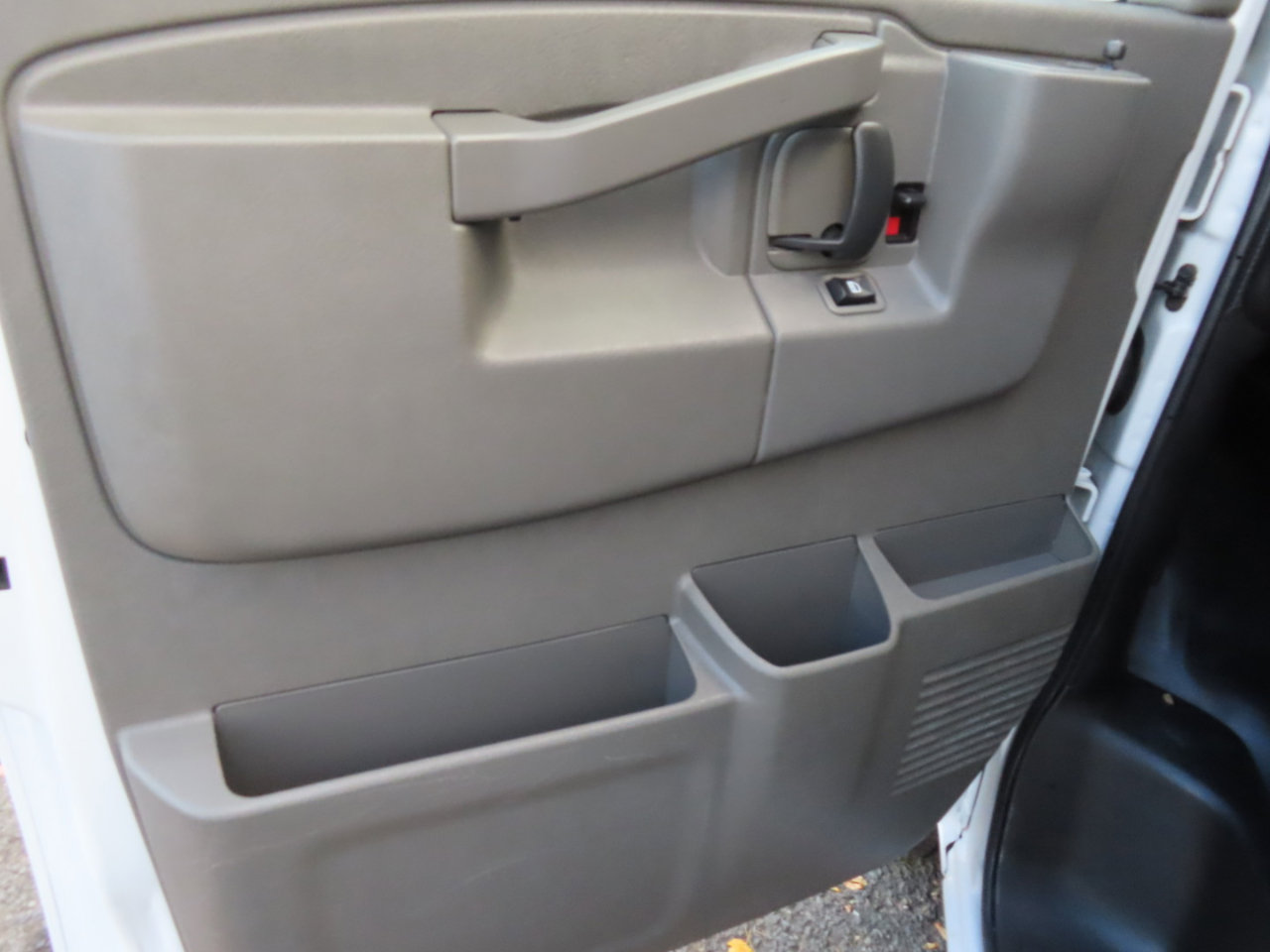 Used 2022 Chevrolet Express 2500 w/ Driver Convenience Package image 6
