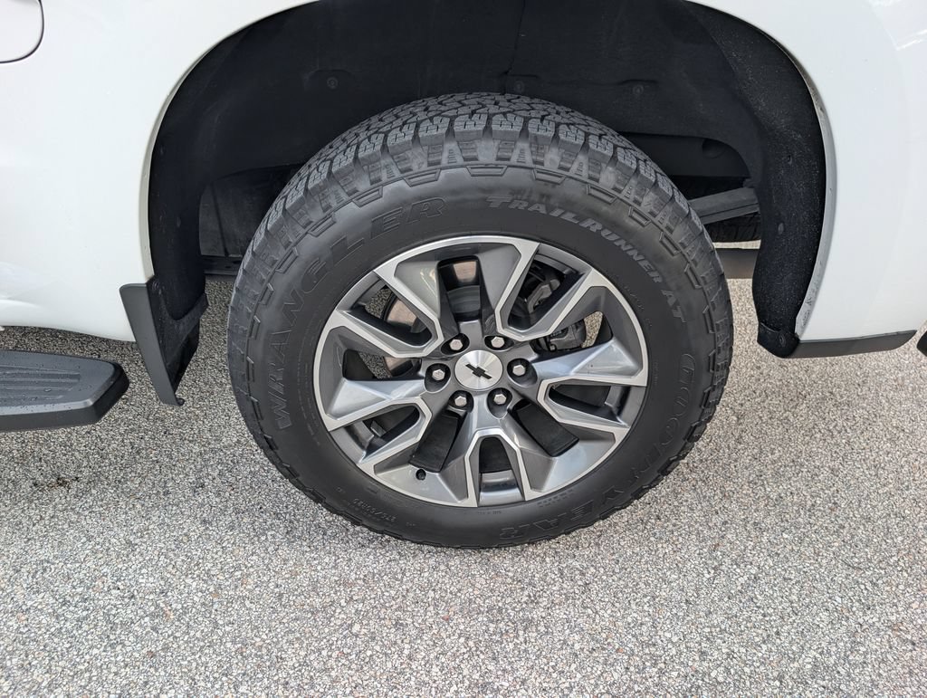 Used 2024 Chevrolet Silverado 1500 RST AWD/4WD image 13