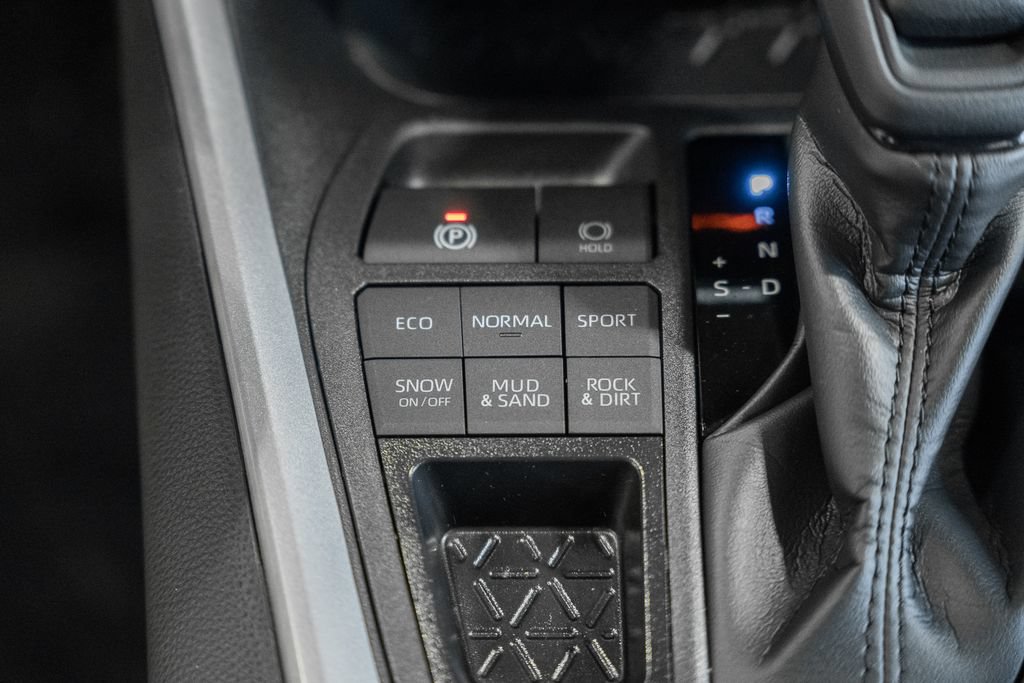 Used 2025 Toyota RAV4 XLE w/ Convenience Package AWD/4WD image 24