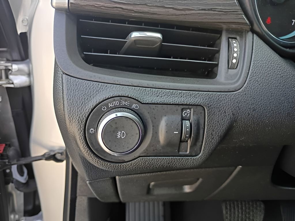 Used 2018 Buick Envision Essence w/ LPO, Cargo Package FWD image 8