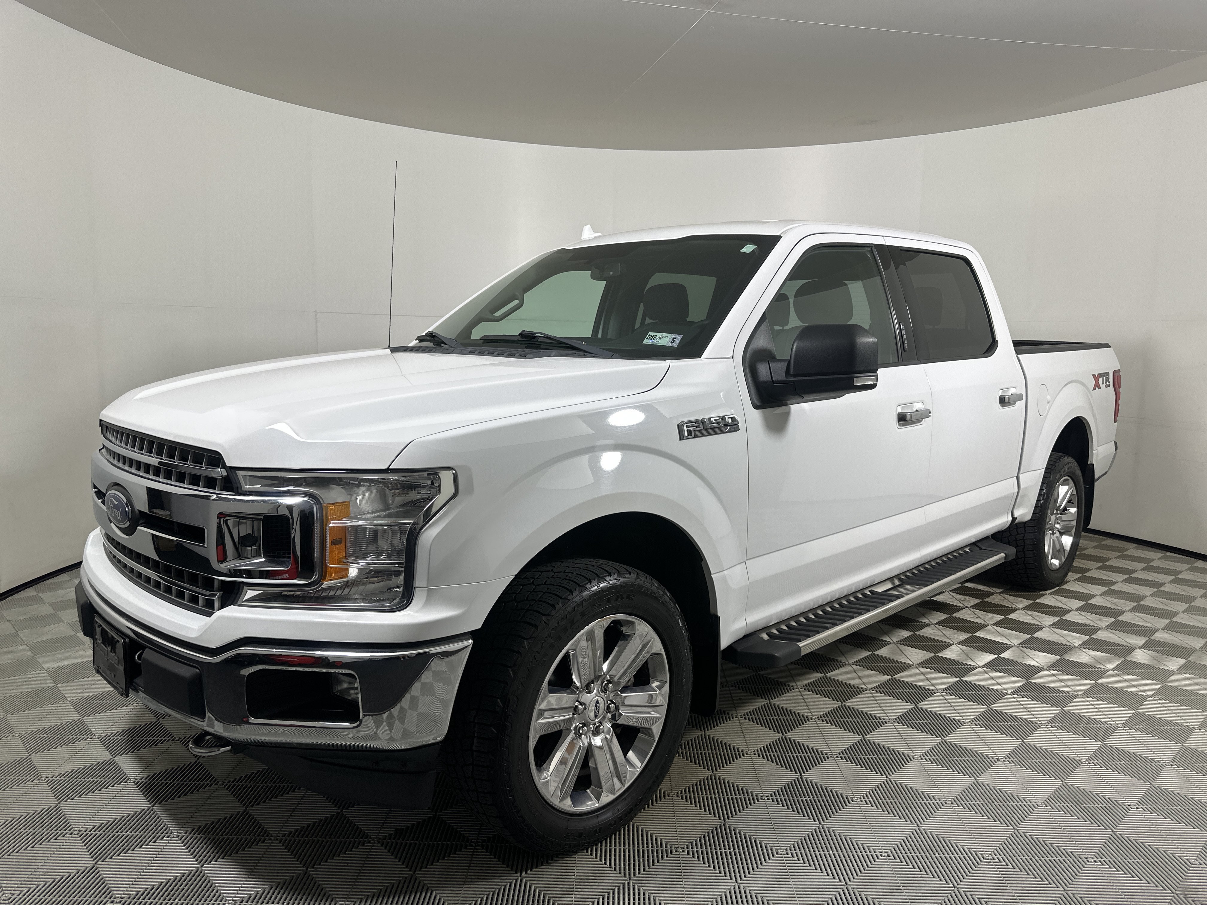 Used 2018 Ford F150 XLT w/ Equipment Group 302A Luxury AWD/4WD image 3