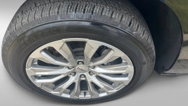 Used 2023 GMC Yukon Denali AWD/4WD image 9