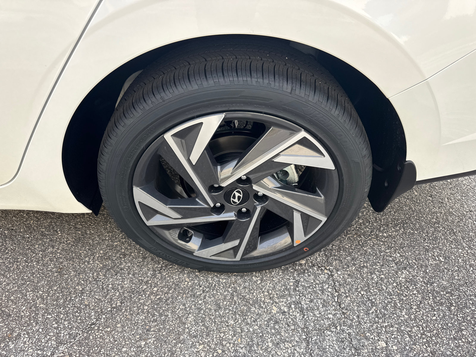 New 2026 Hyundai Elantra Limited FWD image 20