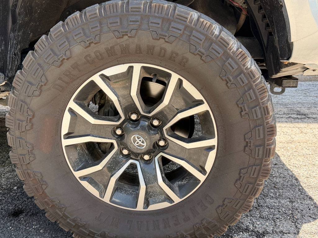 Used 2023 Toyota Tacoma TRD Sport w/ Technology Package AWD/4WD image 9