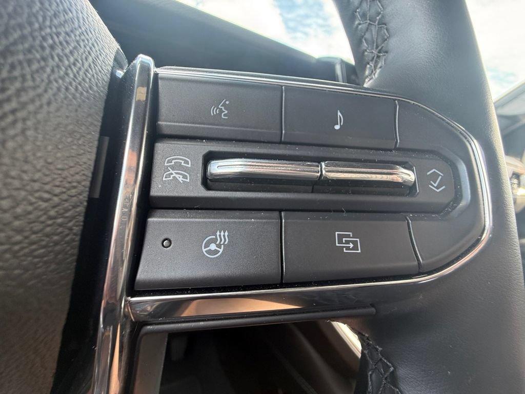 Used 2025 GMC Yukon Denali AWD/4WD image 17