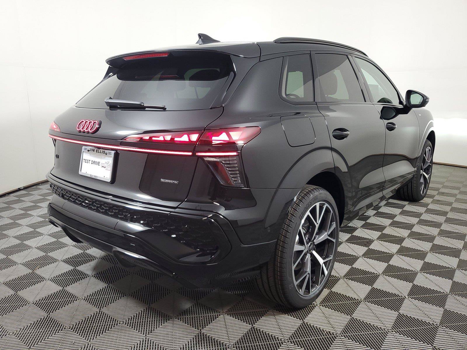 New 2026 Audi Q3 quattro 2.0T AWD/4WD image 6