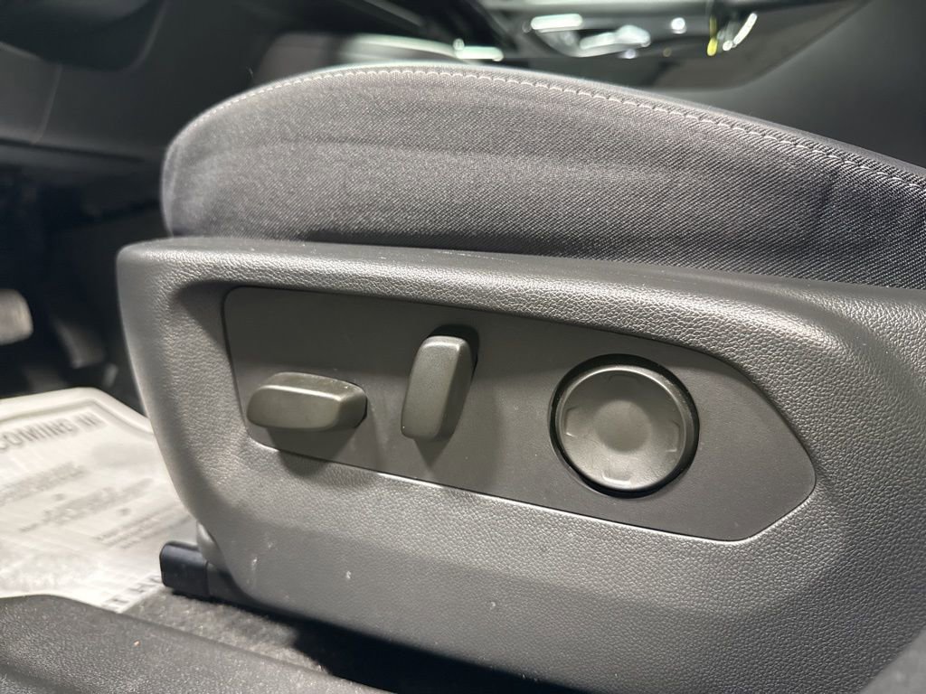 Used 2025 Buick Envision Preferred image 18