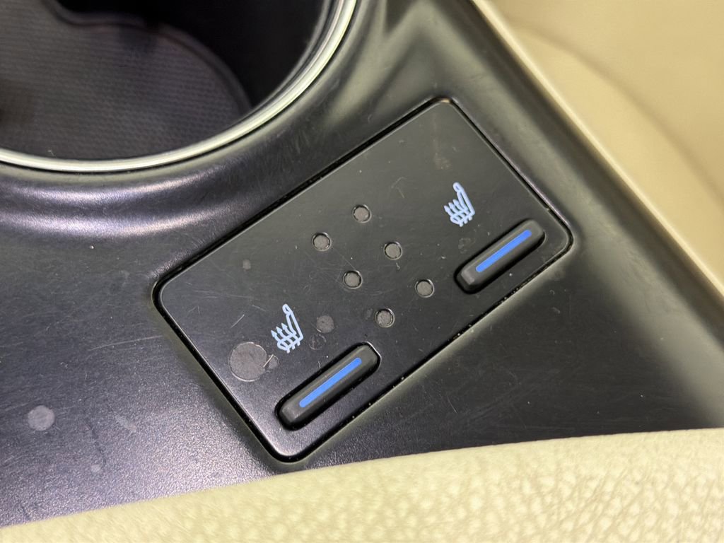 Used 2020 Toyota Camry XLE image 30