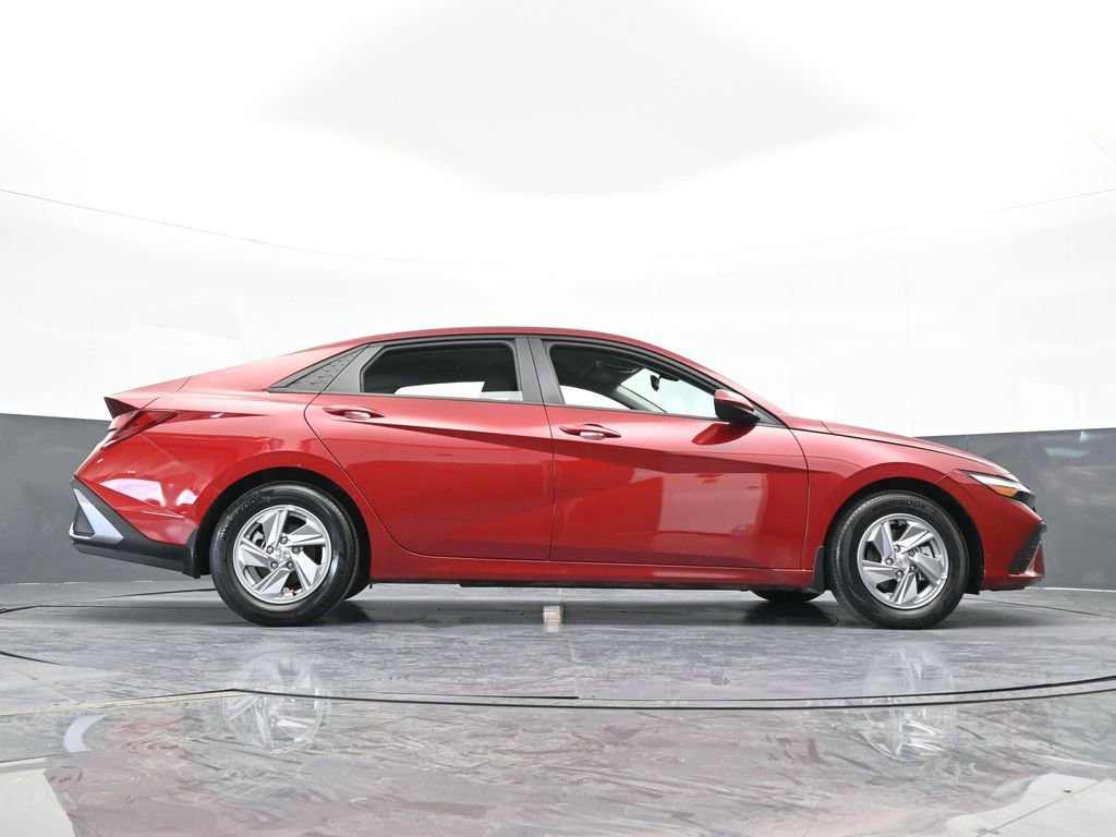 Used 2024 Hyundai Elantra SE FWD image 54