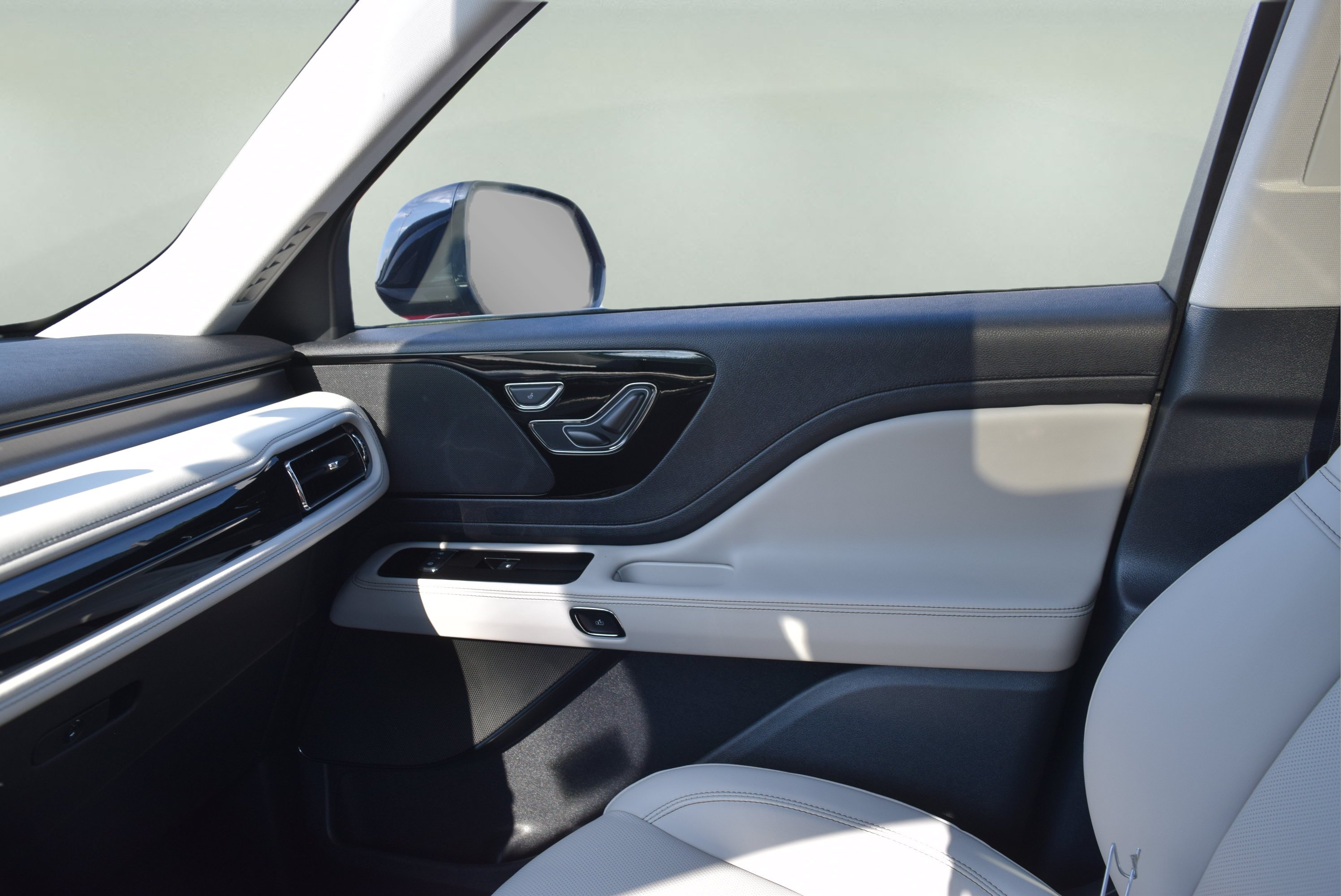 Used 2025 Lincoln Aviator AWD image 18