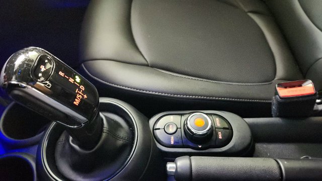 Used 2020 MINI Cooper 4-Door Hardtop FWD image 16