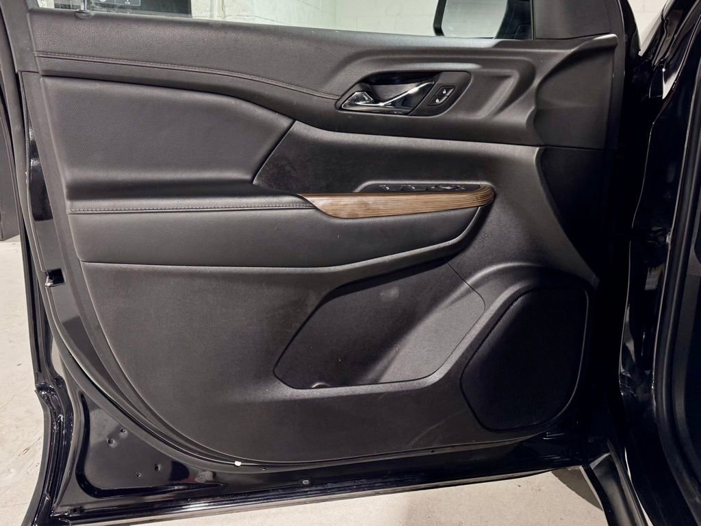 Used 2022 GMC Acadia SLE image 14